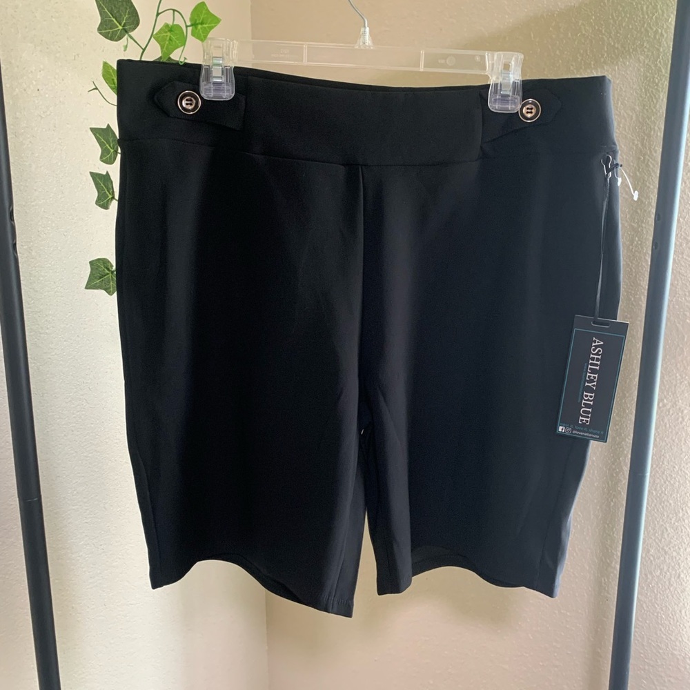 NWT Black women shorts size 2XL
